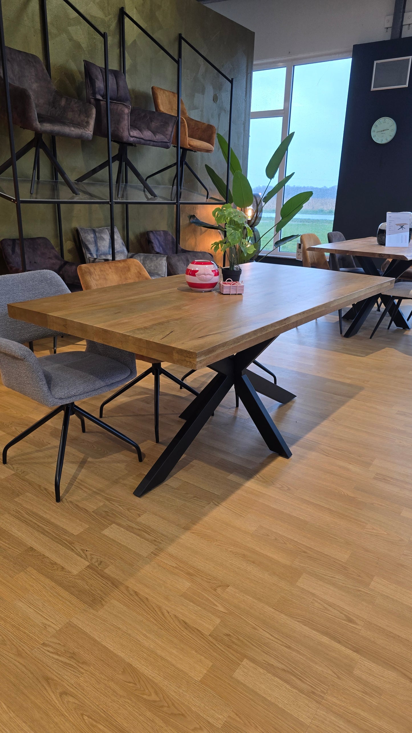 Esstisch ALICANTE - Mango-Holz mit Baumkante