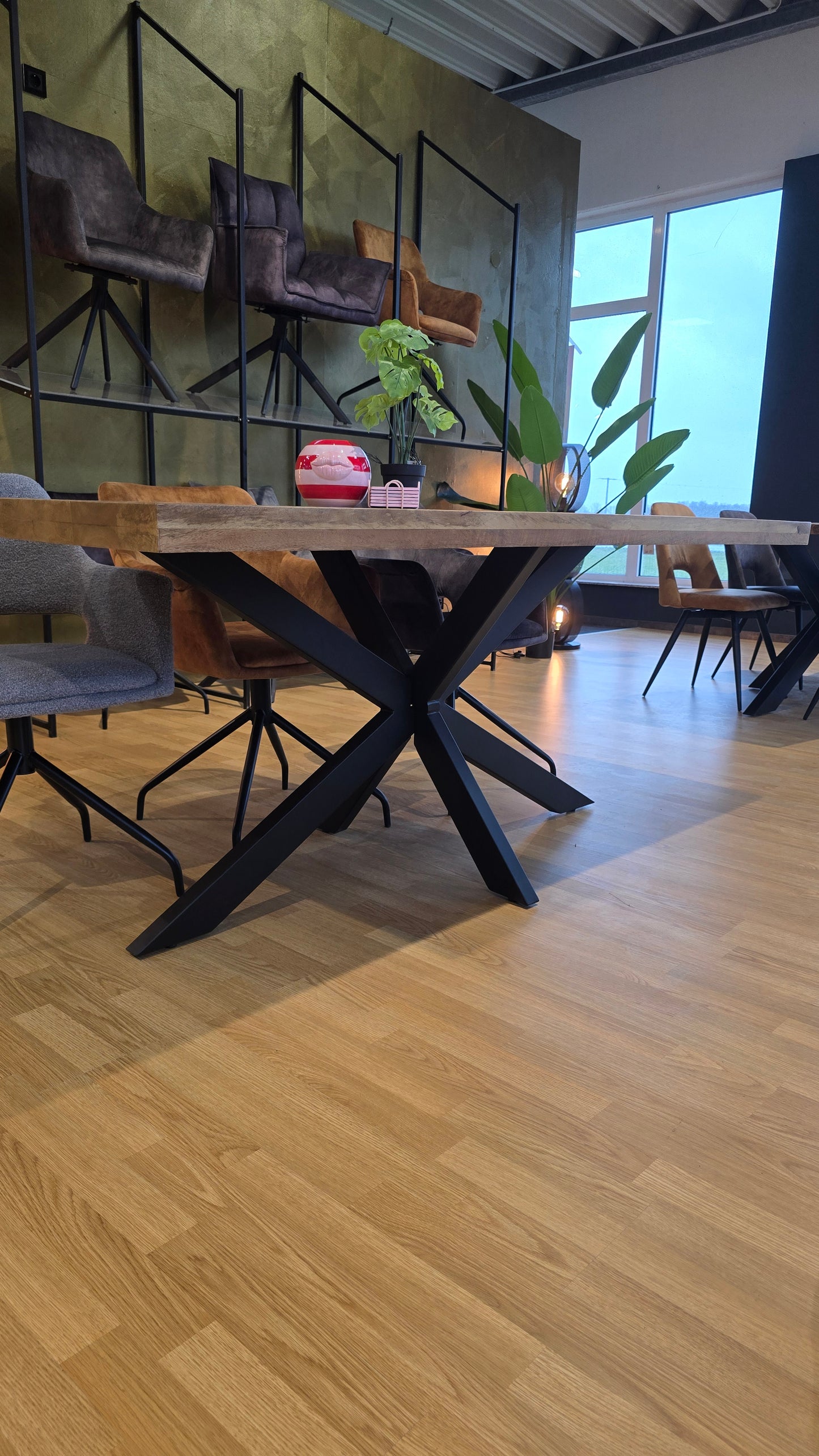 Esstisch ALICANTE - Mango-Holz mit Baumkante