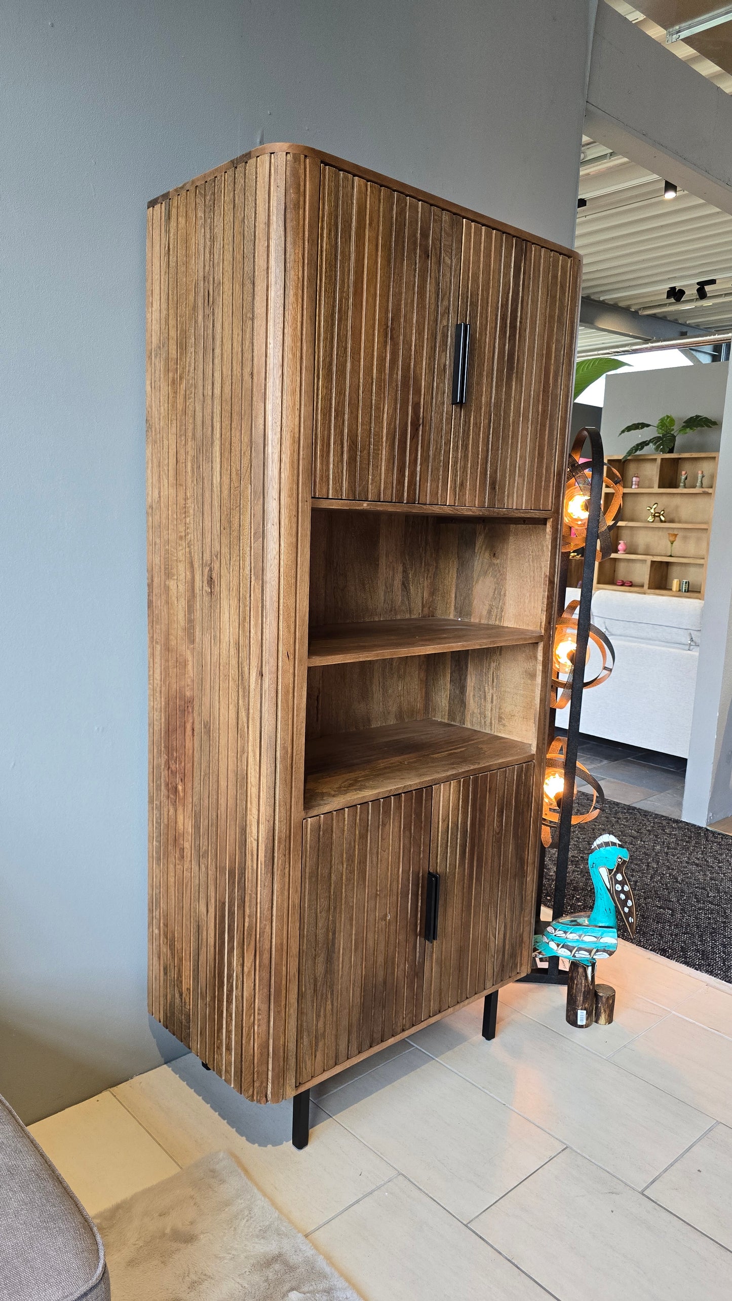 Design Schrank "M" Hell aus massivem Mango-Holz
