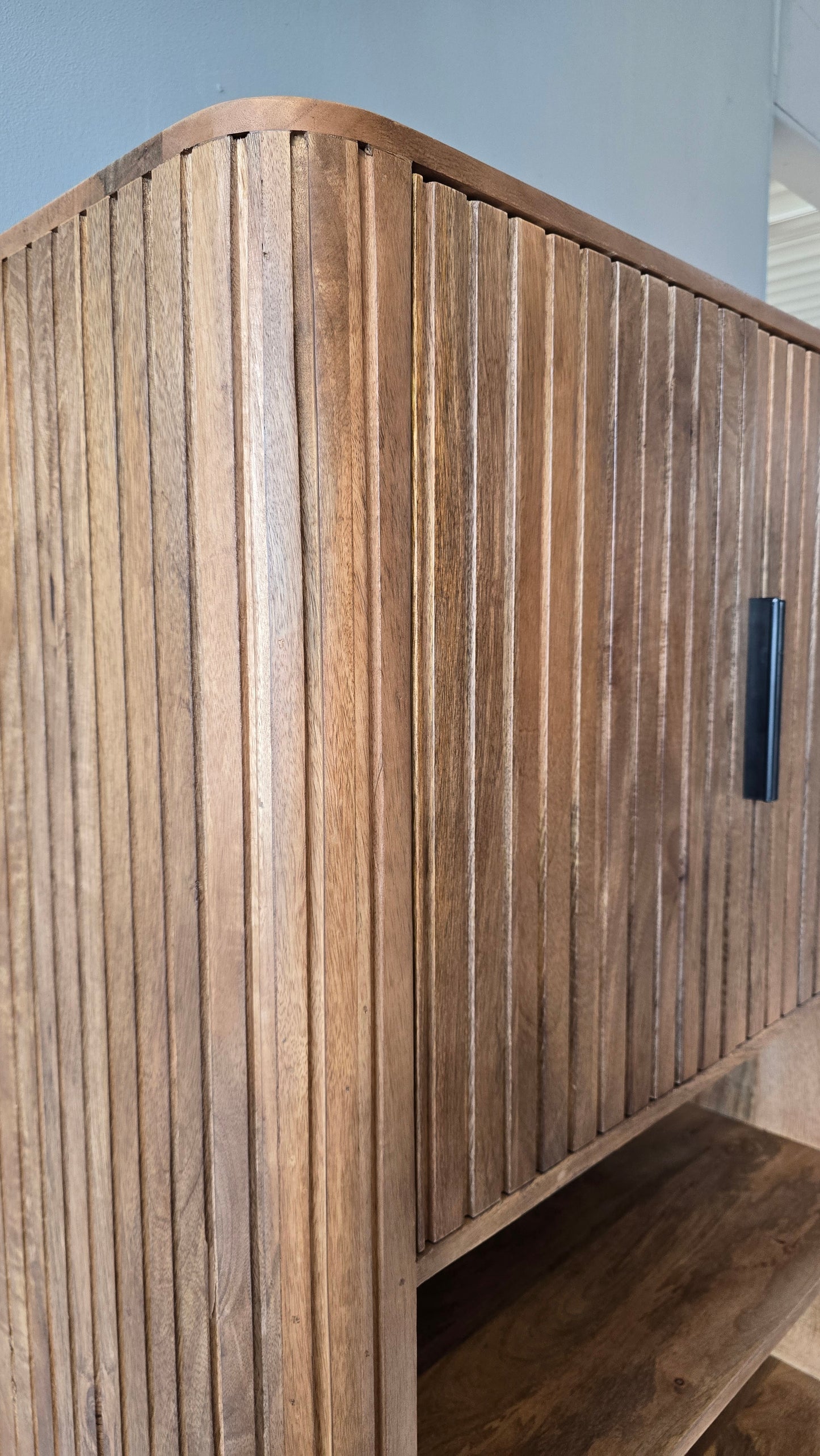 Design Schrank "M" Hell aus massivem Mango-Holz