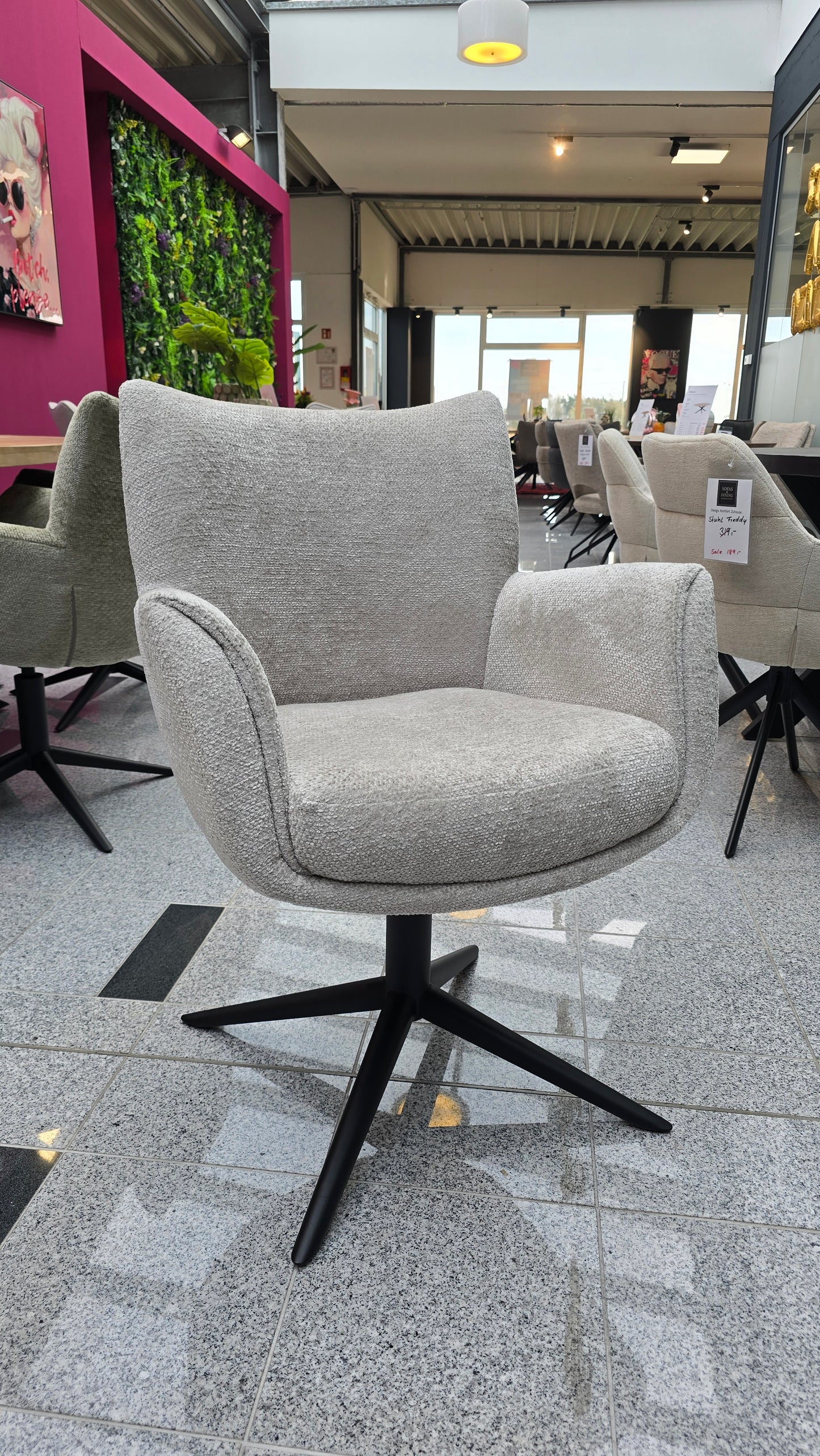Stuhl NERO mit 360-Grad-Drehfunktion