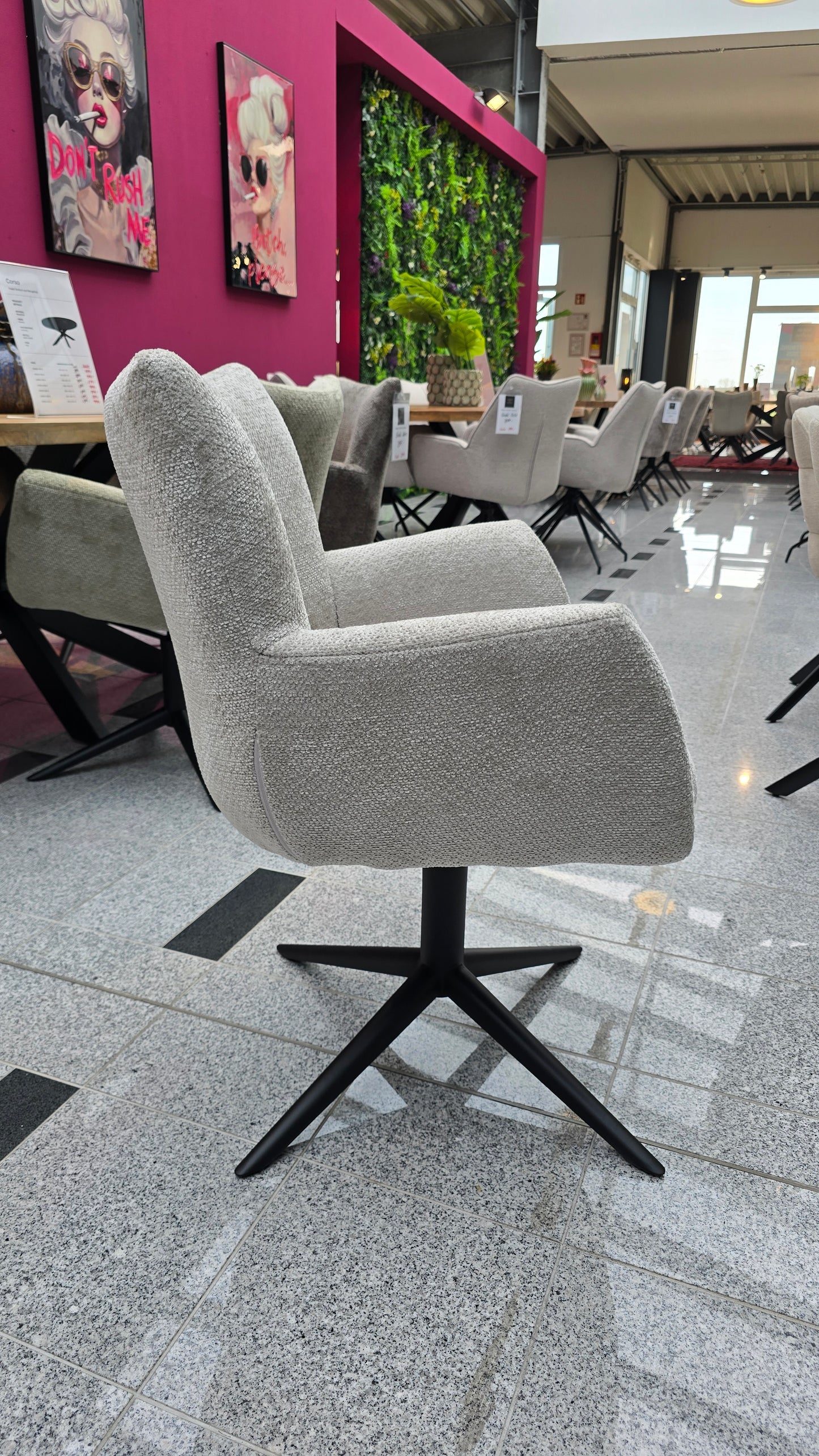 Stuhl NERO mit 360-Grad-Drehfunktion