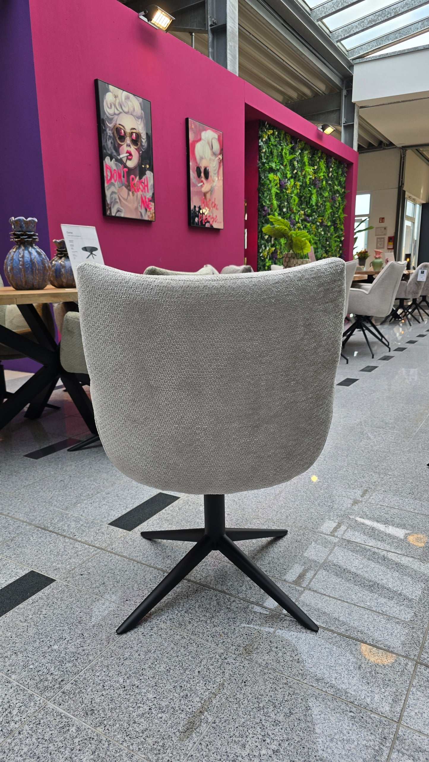 Stuhl NERO mit 360-Grad-Drehfunktion