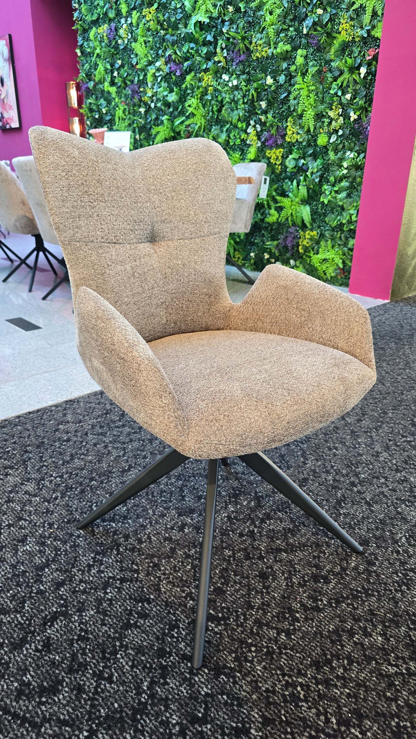 Stuhl MIRA mit 360-Grad-Drehfunktion