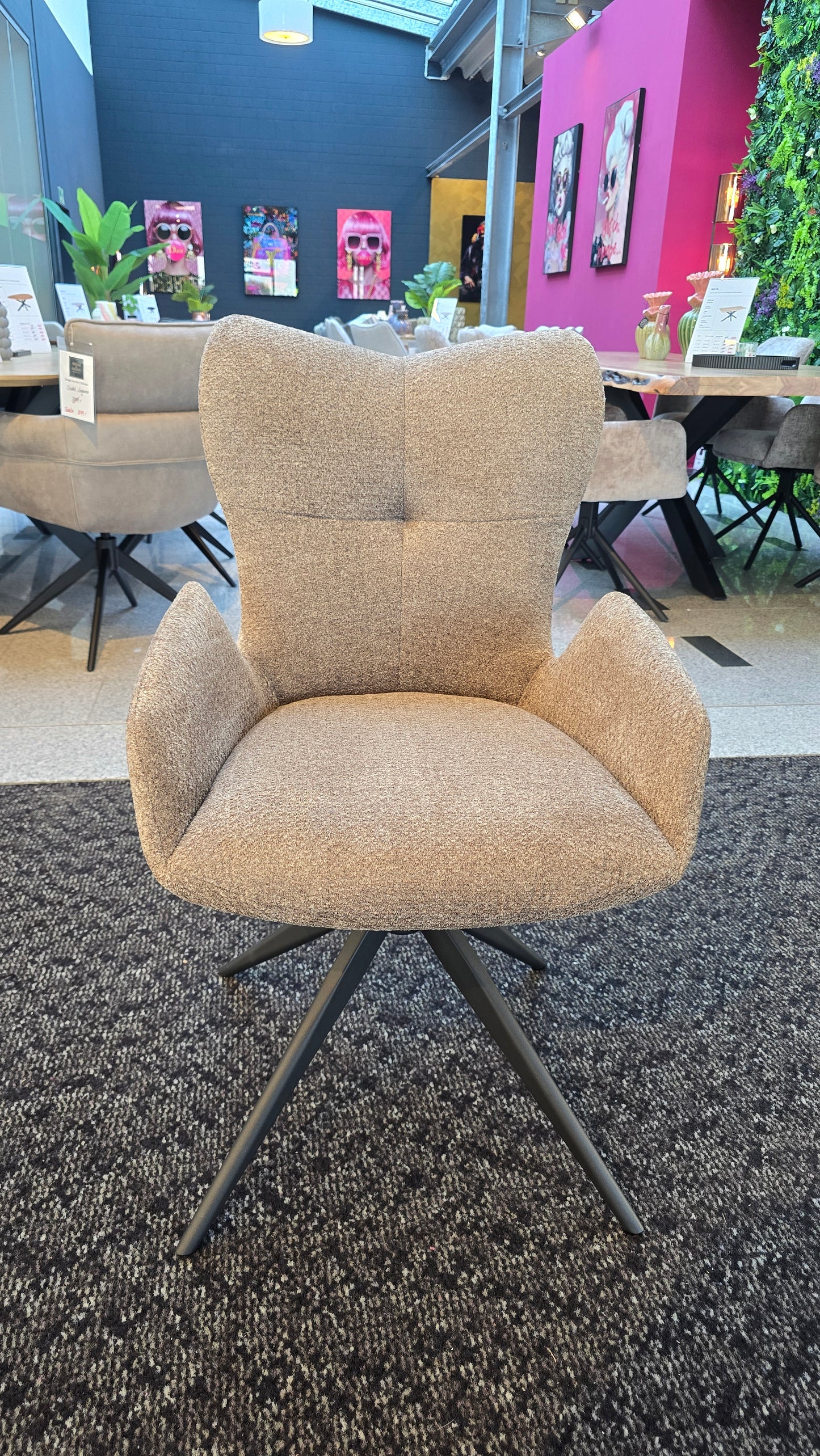Stuhl MIRA mit 360-Grad-Drehfunktion