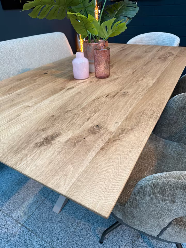 Design Esstisch aus massiver Eiche 200cm