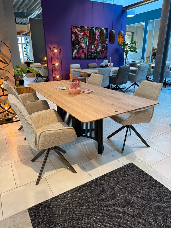 Design Esstisch aus massiver Eiche 220cm