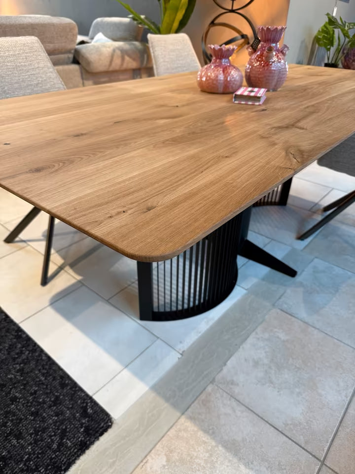 Design Esstisch aus massiver Eiche 220cm