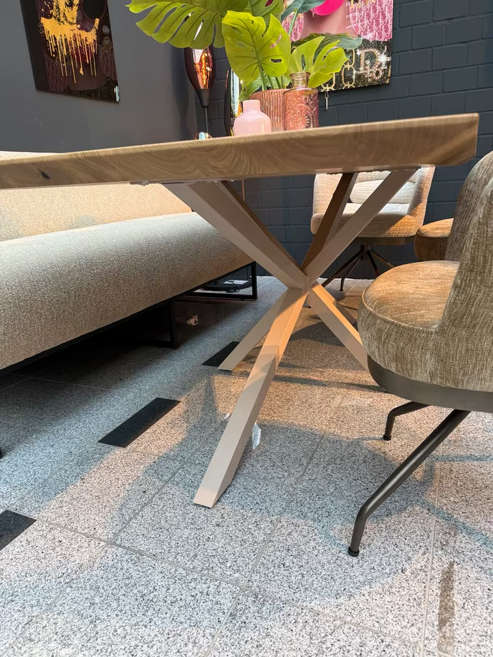 Design Esstisch aus massiver Eiche 200cm