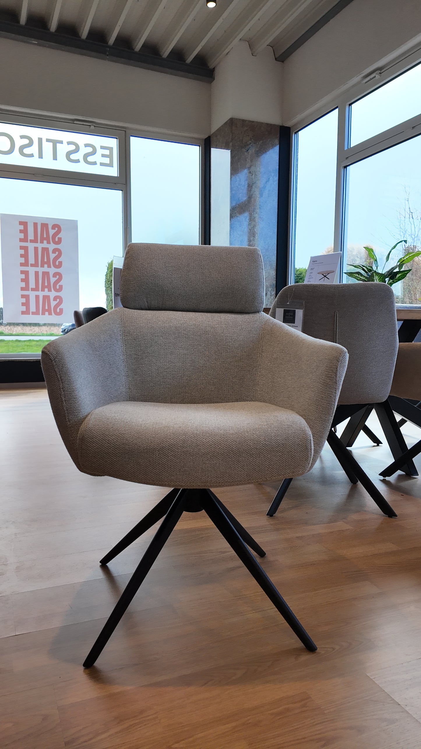Stuhl NERANO mit 360-Grad-Drehfunktion