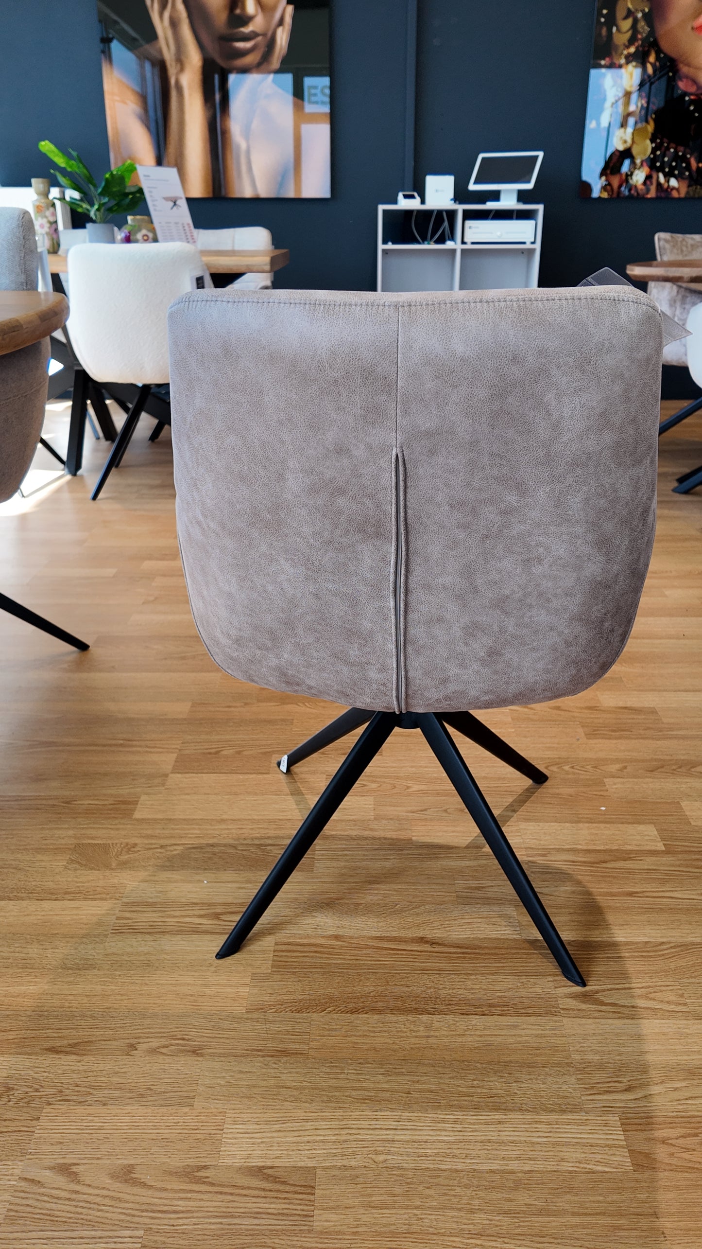Stuhl SALTE mit 360-Grad-Drehfunktion