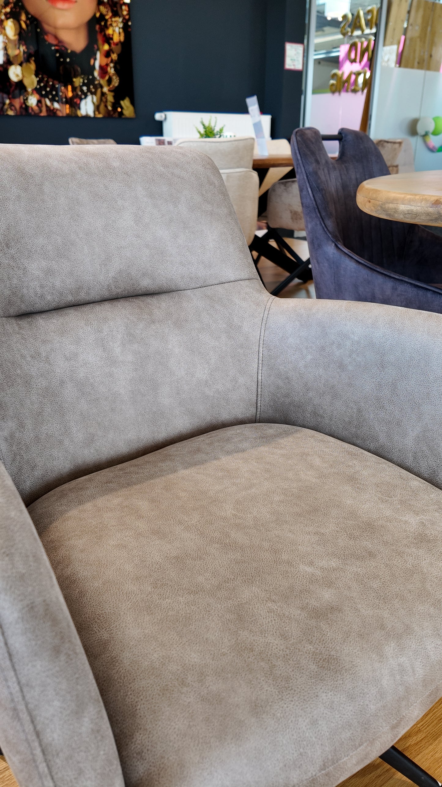 Stuhl SALTE mit 360-Grad-Drehfunktion