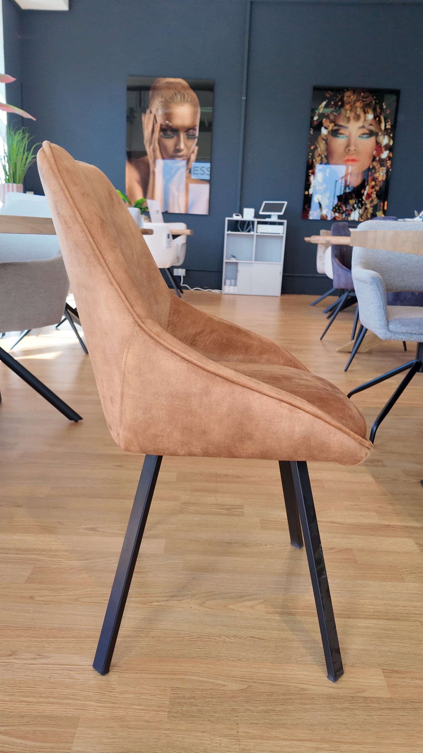 Stuhl LANO mit 180-Grad-Drehfunktion