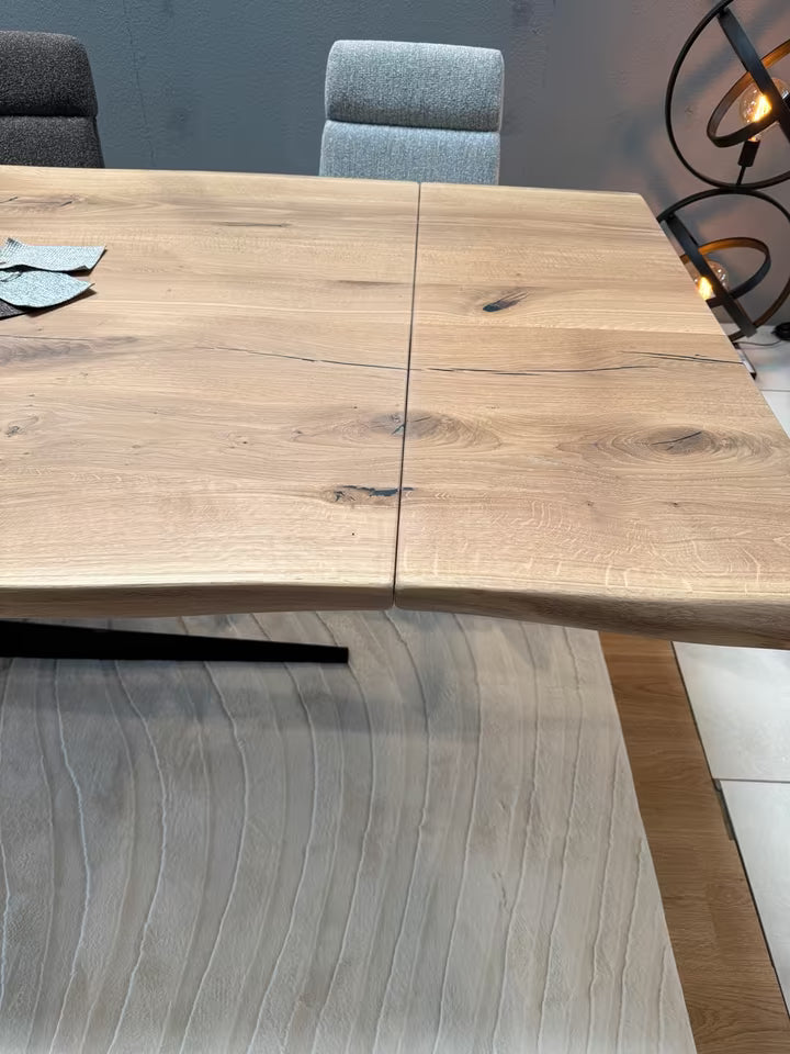 Esstisch Eiche massiv 220-300cm - Baumkante - beidseitig verlängerbar